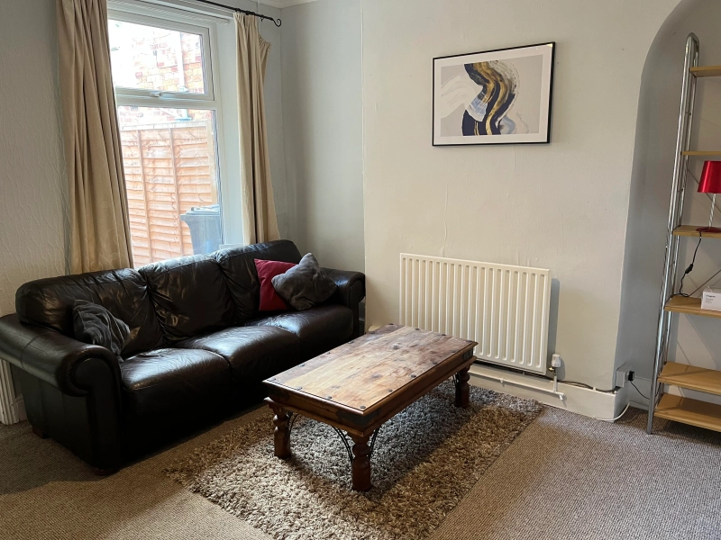 Last Ensuite Room - Monks Road - Thumbnail 1
